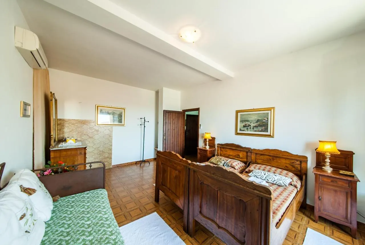 مبيت وإفطار كاستيلساردو La Casa Di Mannazzotta إيطاليا